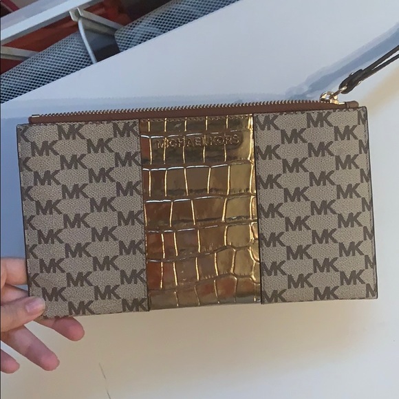 Michael Kors clutch - Picture 1 of 4